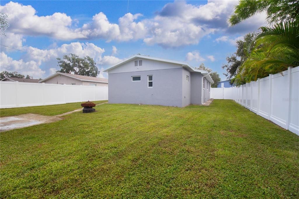 Activo con contrato: $390,000 (3 camas, 2 baños, 1574 Pies cuadrados)