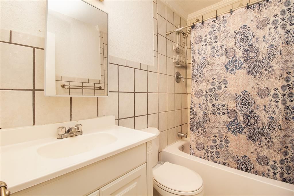 Activo con contrato: $390,000 (3 camas, 2 baños, 1574 Pies cuadrados)