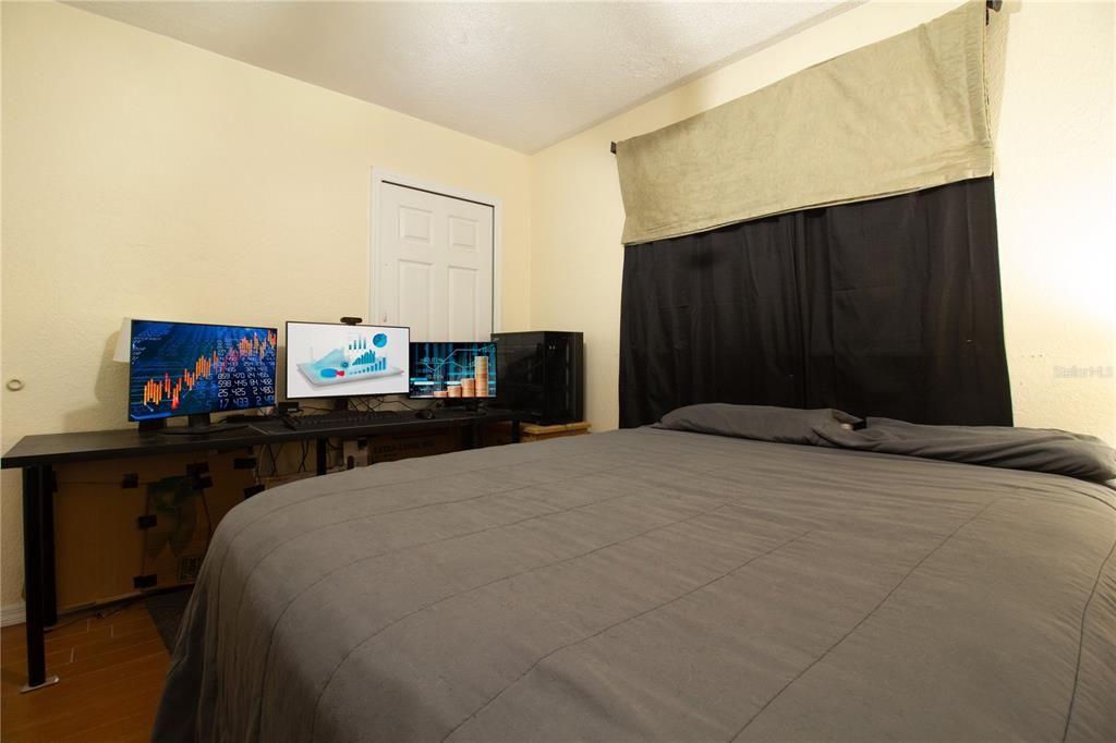 Activo con contrato: $390,000 (3 camas, 2 baños, 1574 Pies cuadrados)