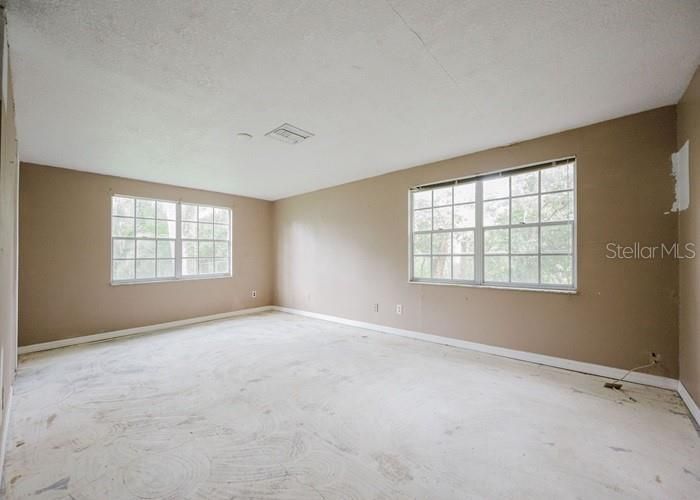 Activo con contrato: $326,100 (5 camas, 3 baños, 2560 Pies cuadrados)