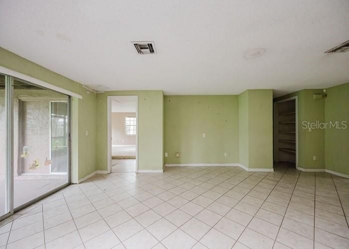 Activo con contrato: $326,100 (5 camas, 3 baños, 2560 Pies cuadrados)