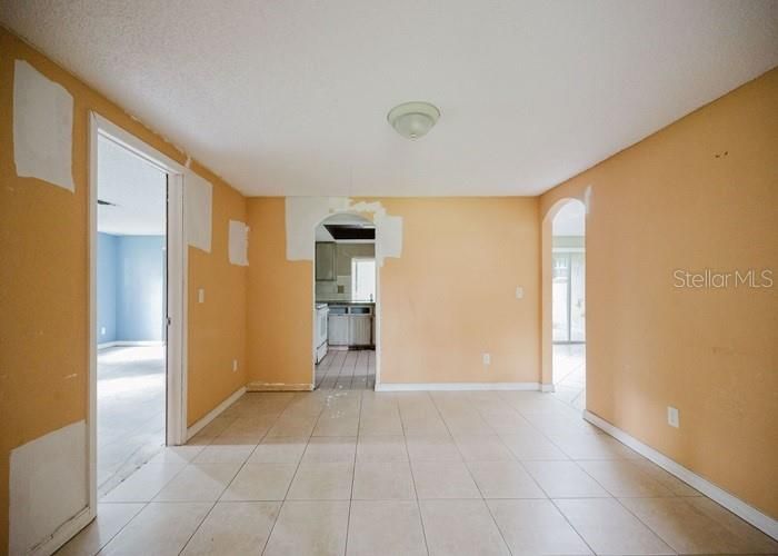 Activo con contrato: $326,100 (5 camas, 3 baños, 2560 Pies cuadrados)