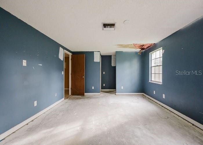 Activo con contrato: $326,100 (5 camas, 3 baños, 2560 Pies cuadrados)