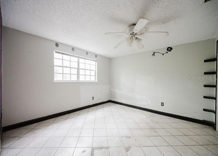 Activo con contrato: $326,100 (5 camas, 3 baños, 2560 Pies cuadrados)