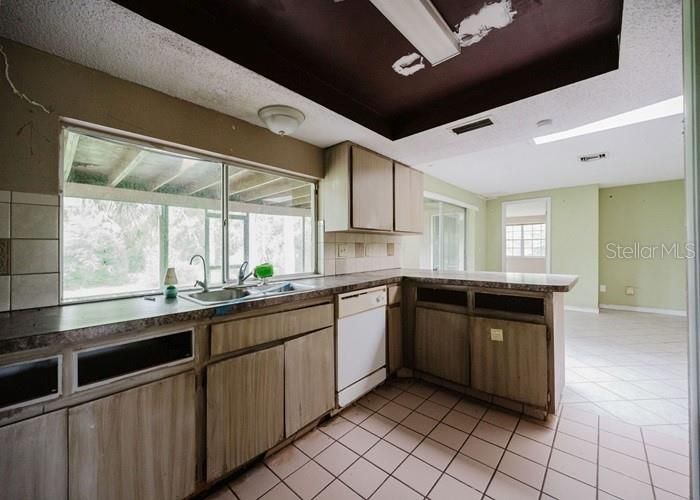 Activo con contrato: $326,100 (5 camas, 3 baños, 2560 Pies cuadrados)