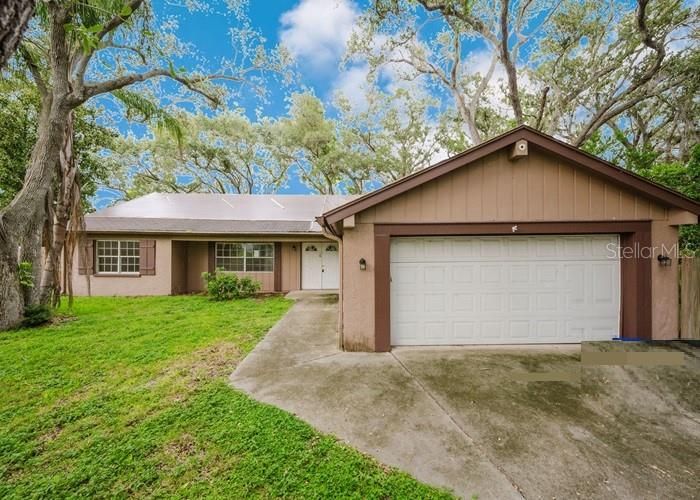 Activo con contrato: $326,100 (5 camas, 3 baños, 2560 Pies cuadrados)