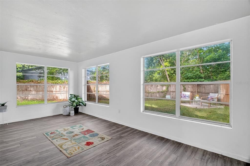 For Sale: $240,000 (3 beds, 2 baths, 1180 Square Feet)