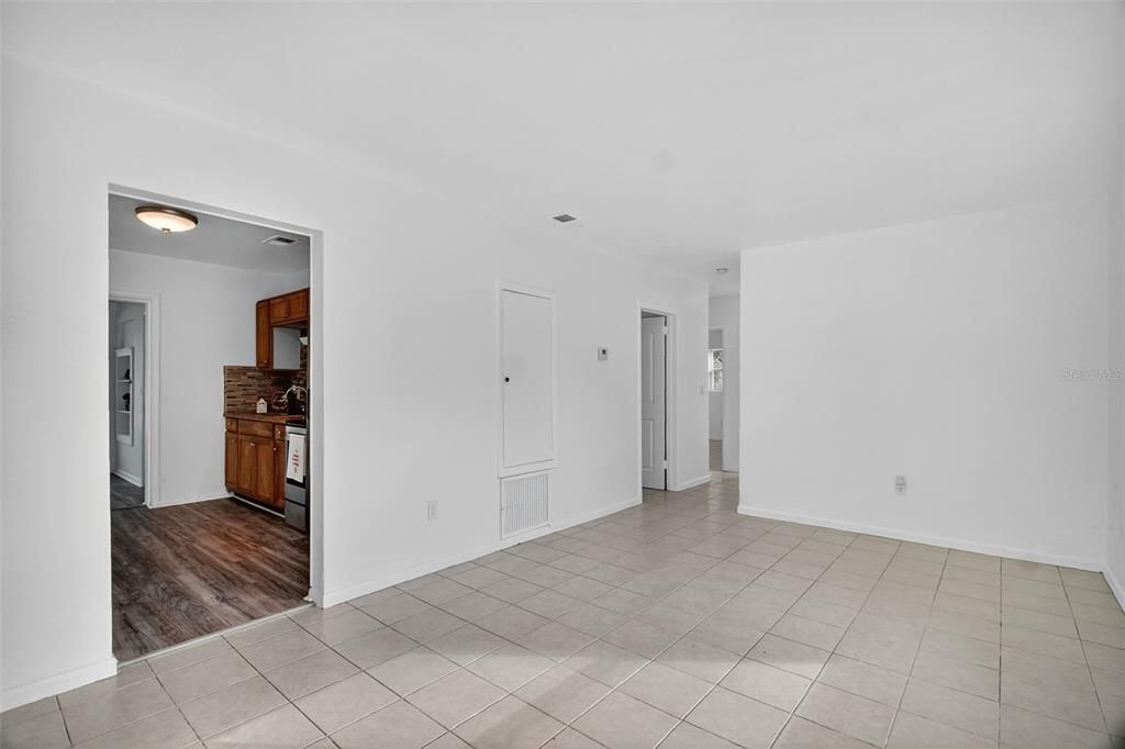 For Sale: $240,000 (3 beds, 2 baths, 1180 Square Feet)