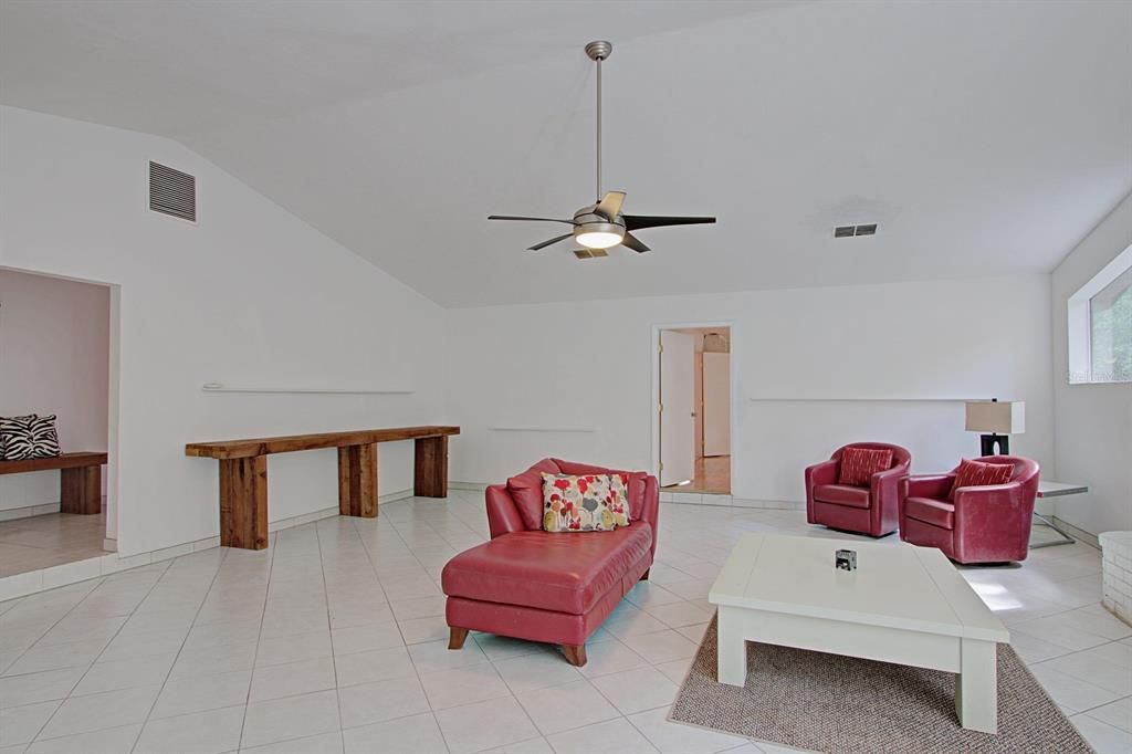 待售: $725,000 (3 贝兹, 2 浴室, 2421 平方英尺)