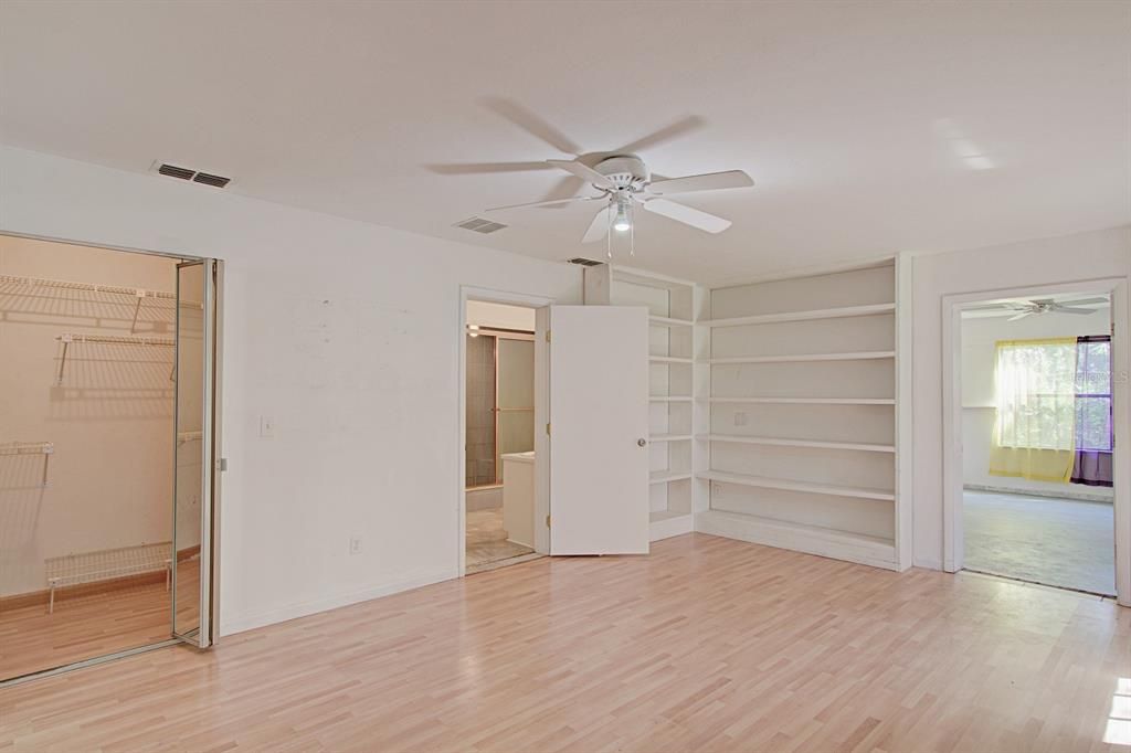 待售: $725,000 (3 贝兹, 2 浴室, 2421 平方英尺)