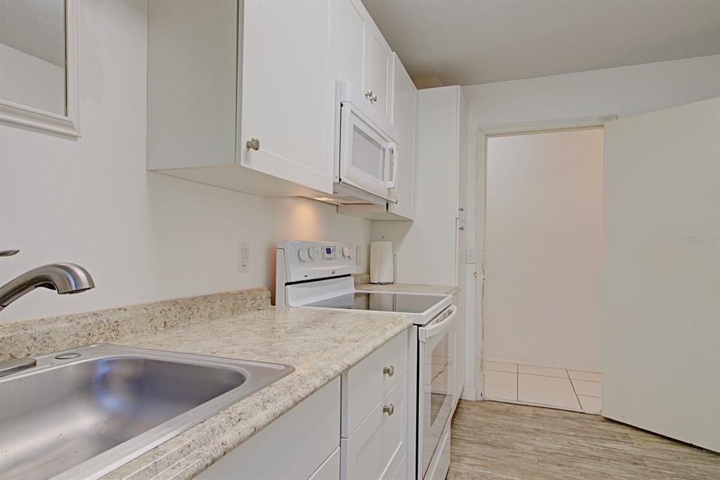 待售: $725,000 (3 贝兹, 2 浴室, 2421 平方英尺)