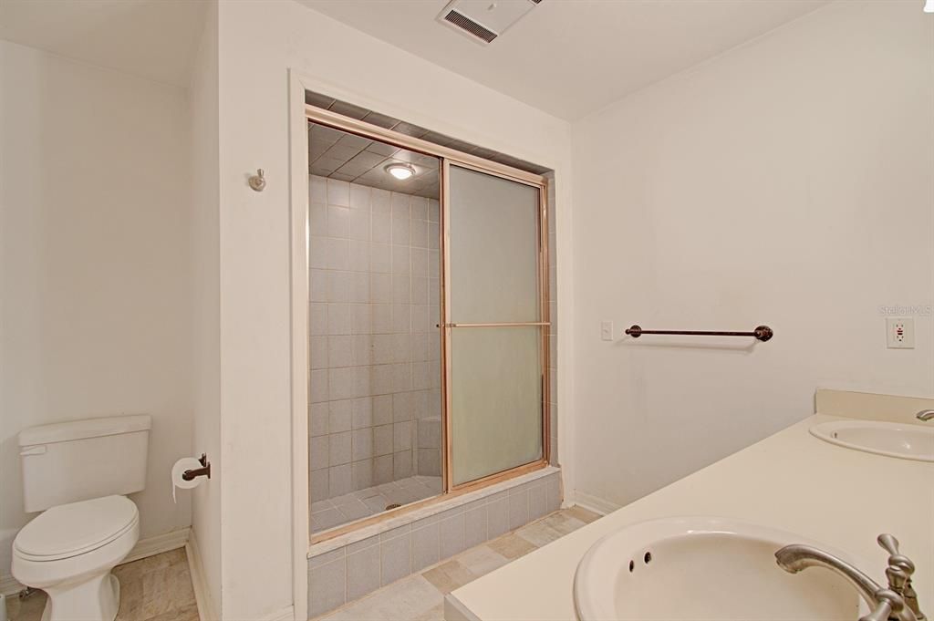 待售: $725,000 (3 贝兹, 2 浴室, 2421 平方英尺)