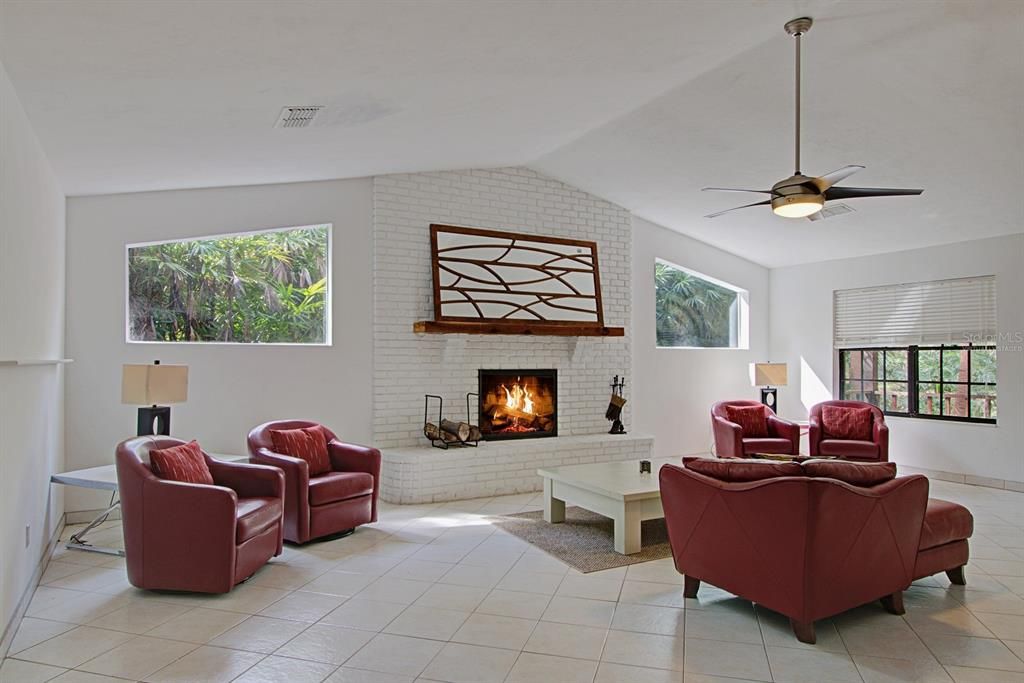 待售: $725,000 (3 贝兹, 2 浴室, 2421 平方英尺)