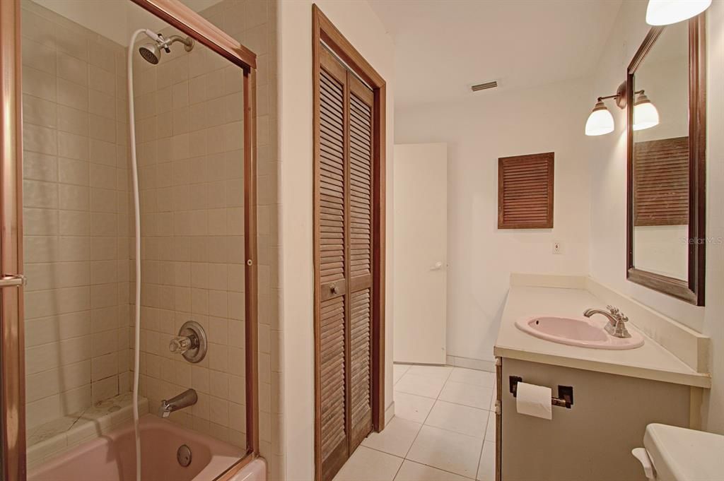 待售: $725,000 (3 贝兹, 2 浴室, 2421 平方英尺)