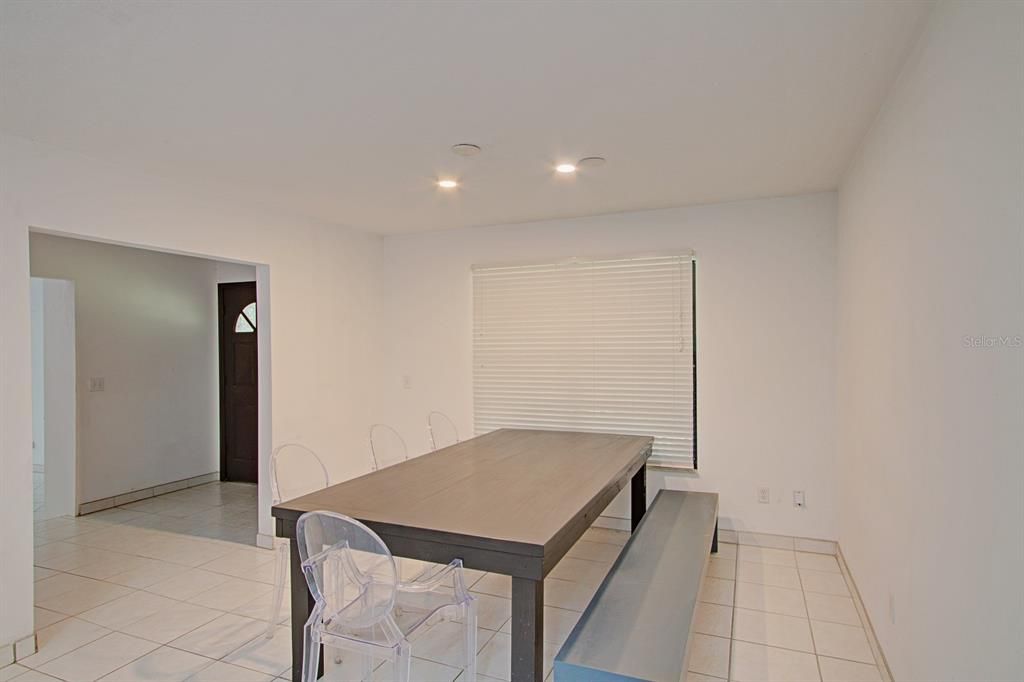 待售: $725,000 (3 贝兹, 2 浴室, 2421 平方英尺)