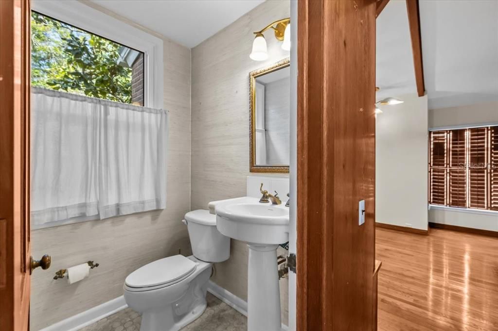 На продажу: $2,845,000 (5 спален, 5 ванн, 4884 Квадратных фут)