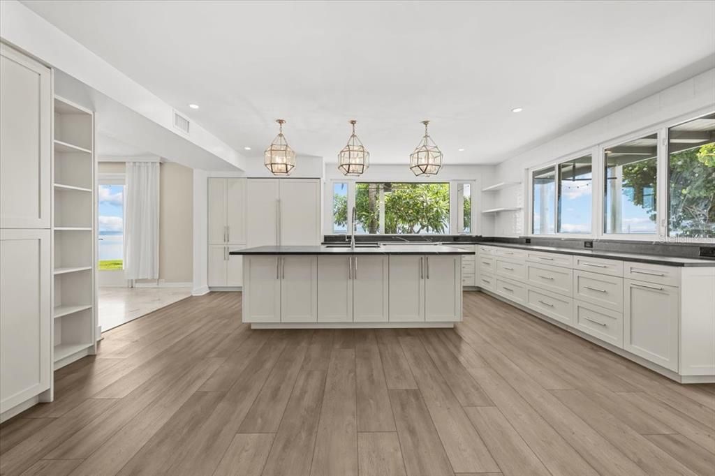 На продажу: $2,845,000 (5 спален, 5 ванн, 4884 Квадратных фут)