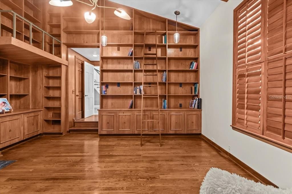 На продажу: $2,845,000 (5 спален, 5 ванн, 4884 Квадратных фут)