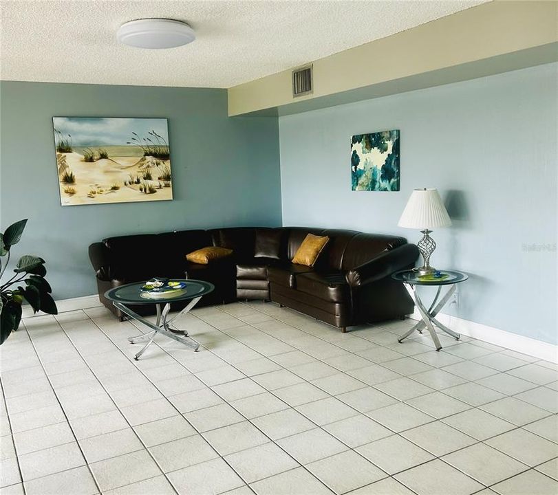Active With Contract: $145,000 (1 beds, 1 baths, 846 Square Feet)