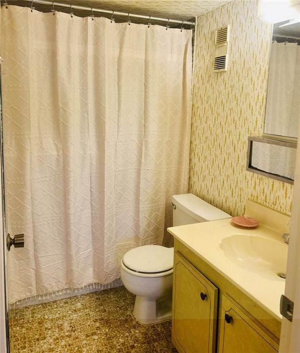 Active With Contract: $145,000 (1 beds, 1 baths, 846 Square Feet)