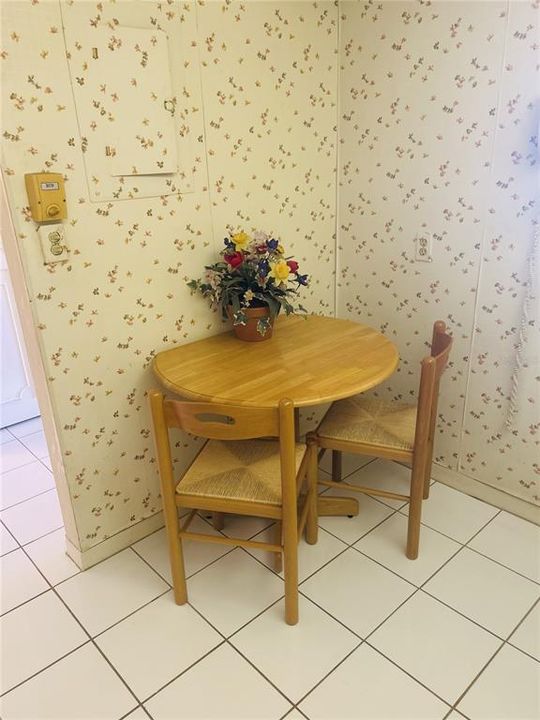 Active With Contract: $145,000 (1 beds, 1 baths, 846 Square Feet)