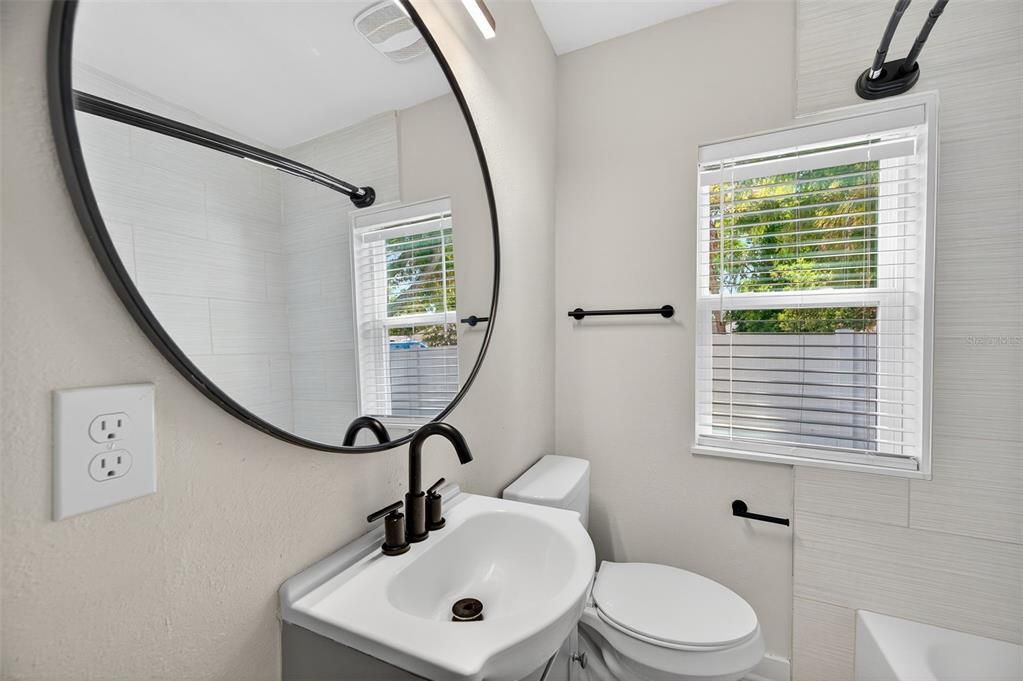 Active With Contract: $2,900 (3 beds, 2 baths, 1126 Square Feet)