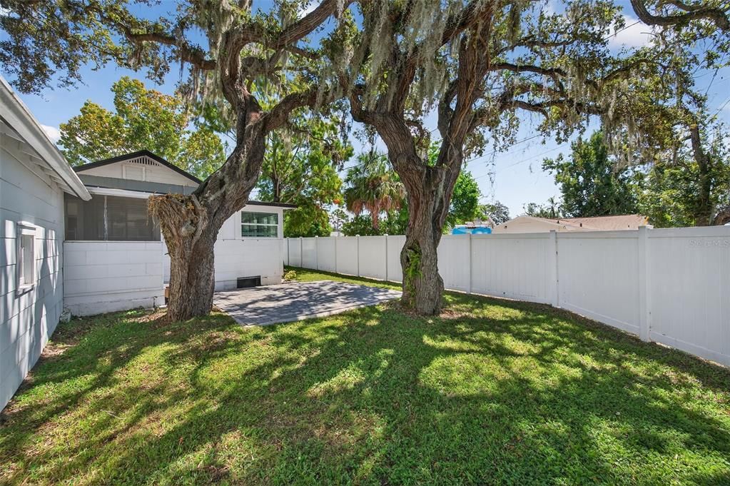 Active With Contract: $2,900 (3 beds, 2 baths, 1126 Square Feet)