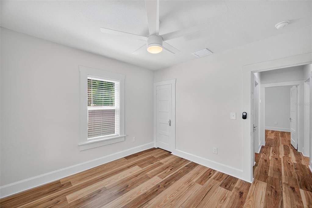 Active With Contract: $2,900 (3 beds, 2 baths, 1126 Square Feet)