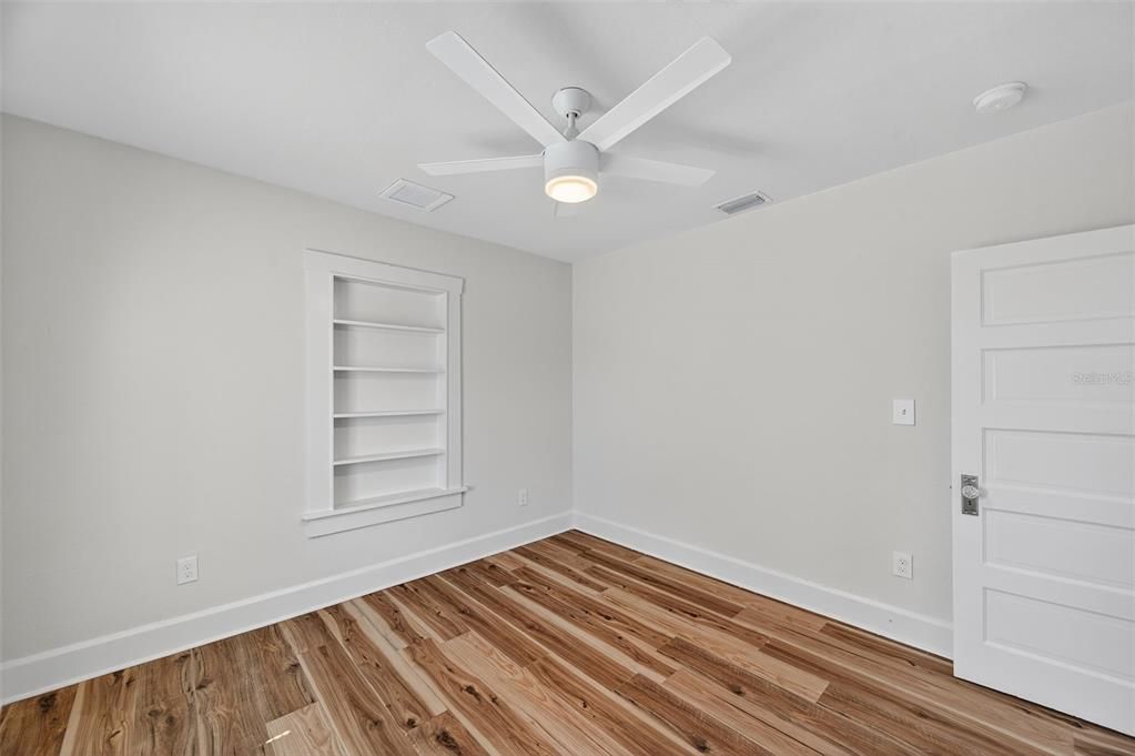 Active With Contract: $2,900 (3 beds, 2 baths, 1126 Square Feet)