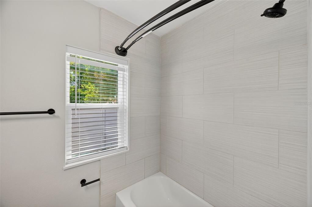 Active With Contract: $2,900 (3 beds, 2 baths, 1126 Square Feet)