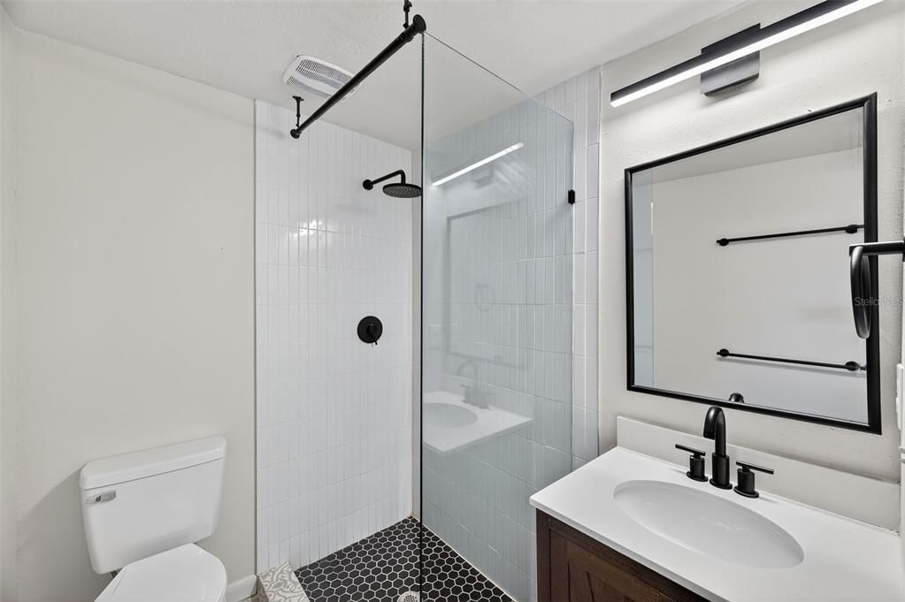 Active With Contract: $2,900 (3 beds, 2 baths, 1126 Square Feet)