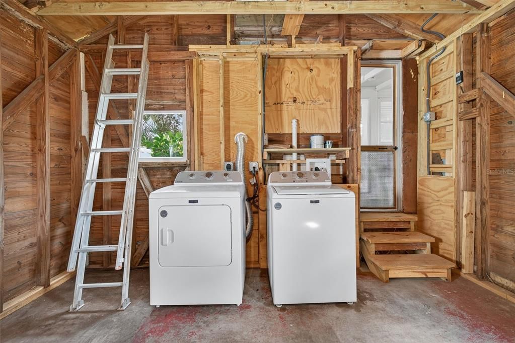 Active With Contract: $2,900 (3 beds, 2 baths, 1126 Square Feet)