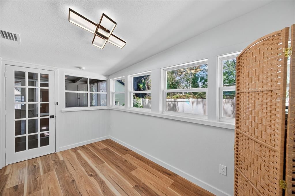 Active With Contract: $2,900 (3 beds, 2 baths, 1126 Square Feet)