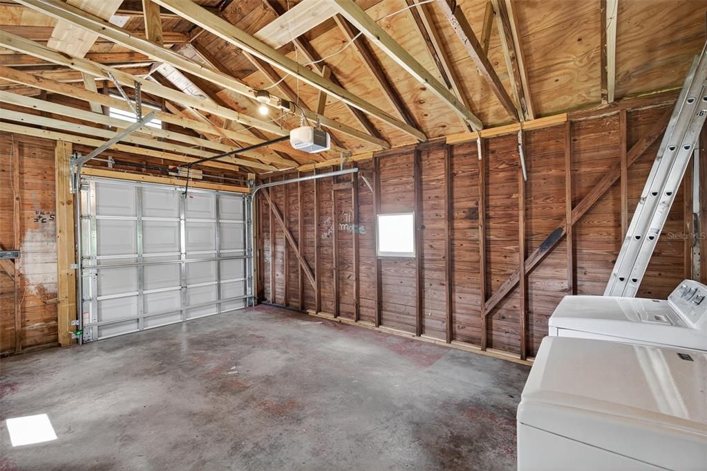 Active With Contract: $2,900 (3 beds, 2 baths, 1126 Square Feet)