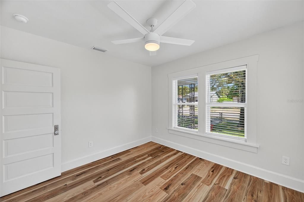 Active With Contract: $2,900 (3 beds, 2 baths, 1126 Square Feet)