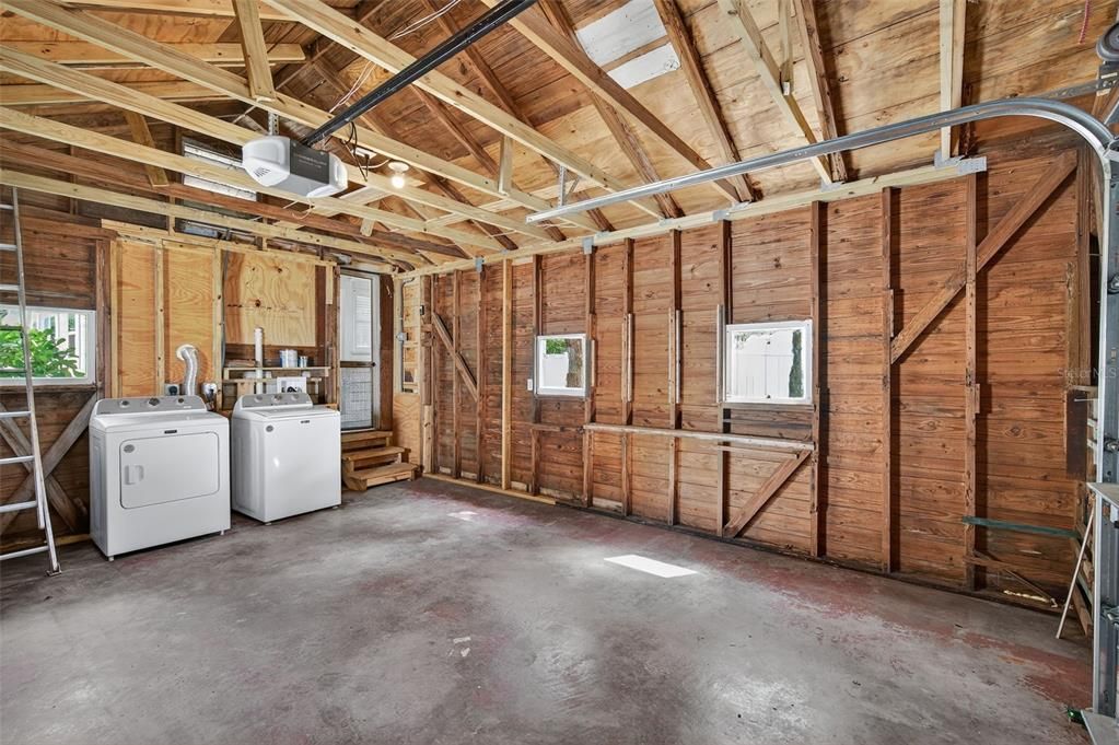 Active With Contract: $2,900 (3 beds, 2 baths, 1126 Square Feet)