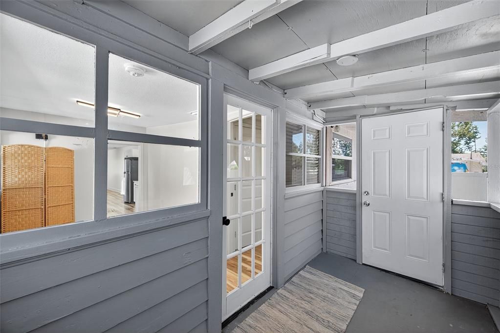 Active With Contract: $2,900 (3 beds, 2 baths, 1126 Square Feet)