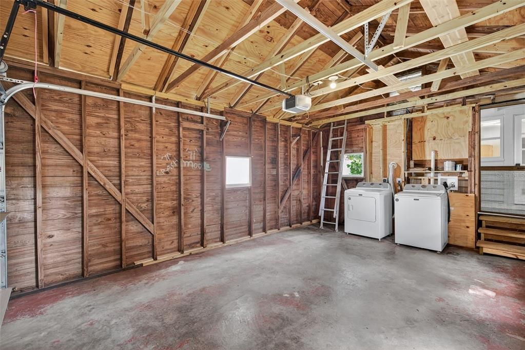 Active With Contract: $2,900 (3 beds, 2 baths, 1126 Square Feet)