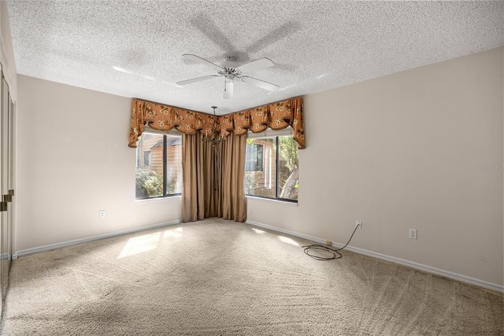 Под контрактом: $165,000 (2 спален, 2 ванн, 1461 Квадратных фут)