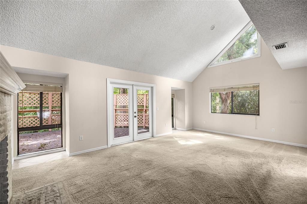 Под контрактом: $165,000 (2 спален, 2 ванн, 1461 Квадратных фут)