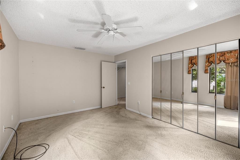 Под контрактом: $165,000 (2 спален, 2 ванн, 1461 Квадратных фут)