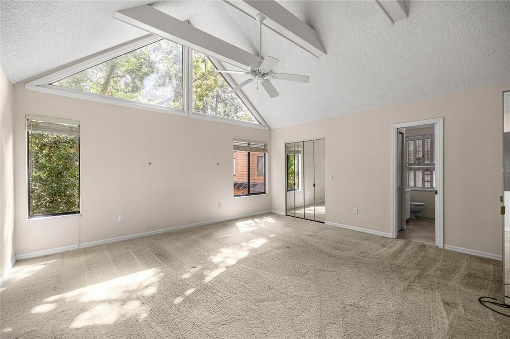 Под контрактом: $165,000 (2 спален, 2 ванн, 1461 Квадратных фут)