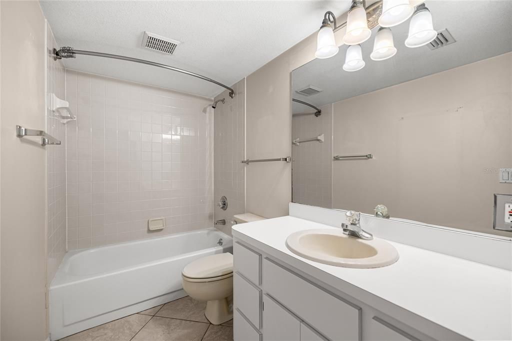 Под контрактом: $165,000 (2 спален, 2 ванн, 1461 Квадратных фут)