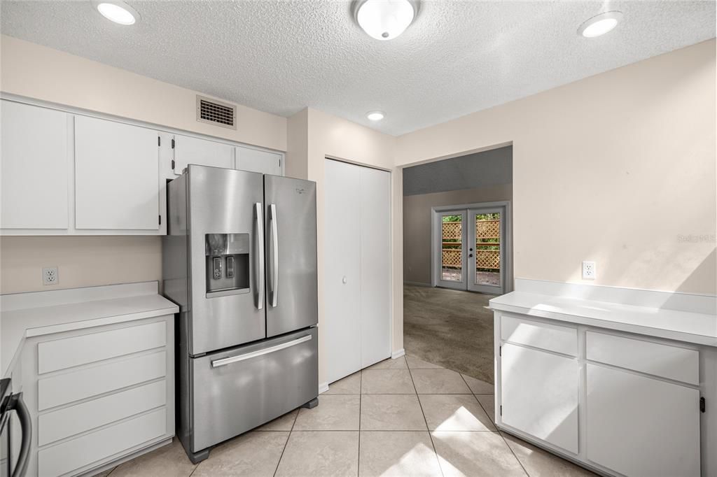 Под контрактом: $165,000 (2 спален, 2 ванн, 1461 Квадратных фут)