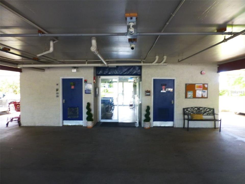 Active With Contract: $2,350 (2 beds, 2 baths, 1146 Square Feet)