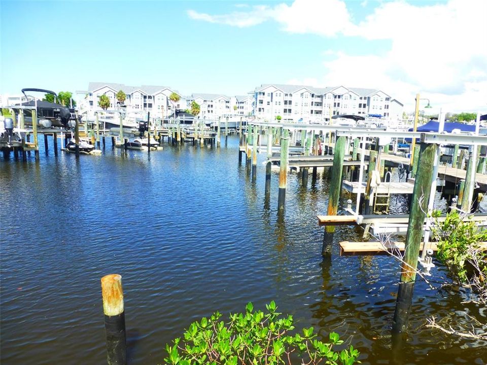 Active With Contract: $2,350 (2 beds, 2 baths, 1146 Square Feet)