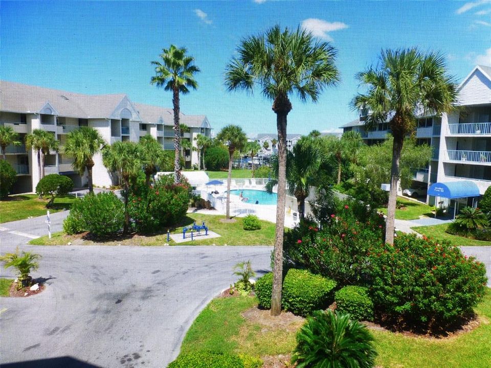 Active With Contract: $2,350 (2 beds, 2 baths, 1146 Square Feet)