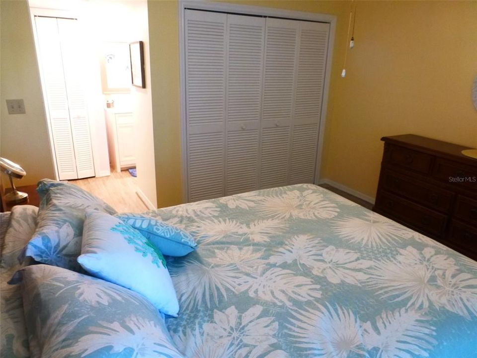 Active With Contract: $2,350 (2 beds, 2 baths, 1146 Square Feet)