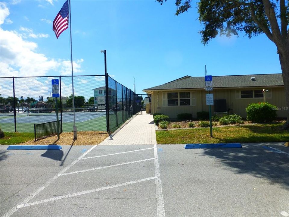 Active With Contract: $2,350 (2 beds, 2 baths, 1146 Square Feet)