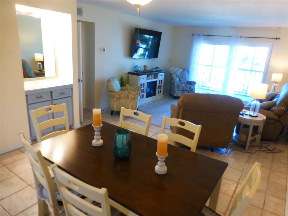 Active With Contract: $2,350 (2 beds, 2 baths, 1146 Square Feet)